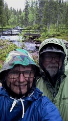 Osa miittiläisistä kävi aina tilaisuuden tullen vähän samoilemassa sääskien joukossa :) Kuva: Karoliina Mäkelä.