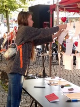 Taiteiden yössä 2014 ripustettiin runopyykkiä. Kuvaaja: Karoliina Mäkelä