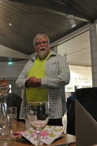 Varapuheenjohtajan lyhyt mutta ytimekäs puhe aterian päätteeksi. Kuva: Kari Lähdesmäki. 